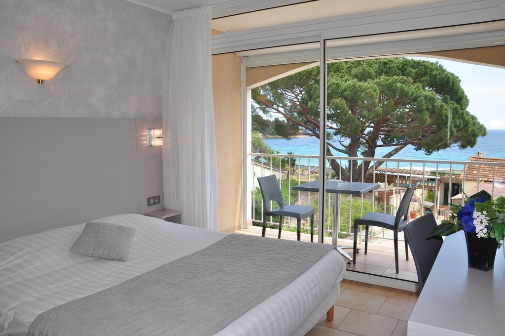 Hotel de la Plage Le Lavandou Chambre photo