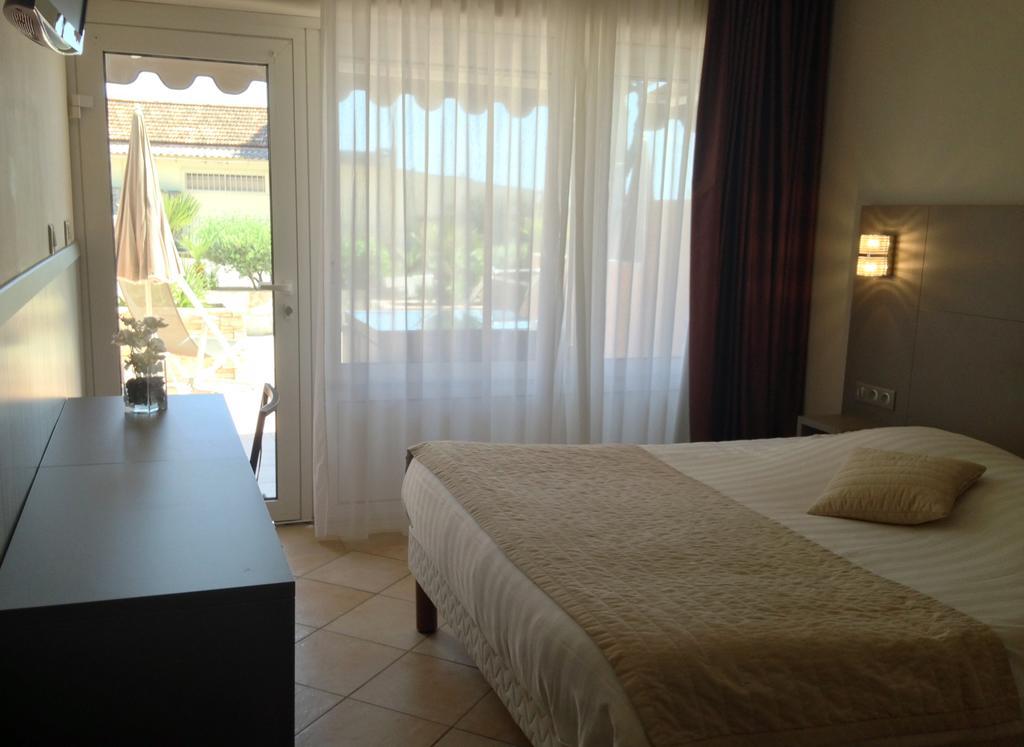 Hotel de la Plage Le Lavandou Chambre photo